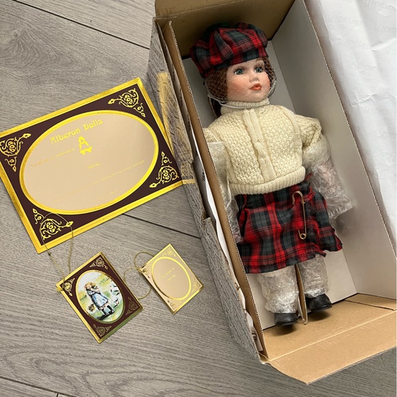 ALBERON COLLECTORS DOLLs NEW - Picture 1 of 11